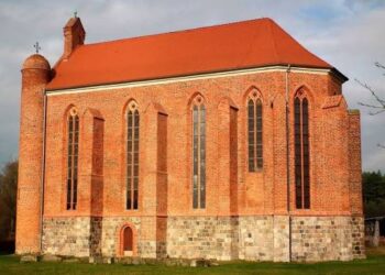 “Templar Tomb Raids: Archaeologists Uncover Hidden Crypts and Ancient Tunnel Network Beneath Medieval Chapel in Poland “